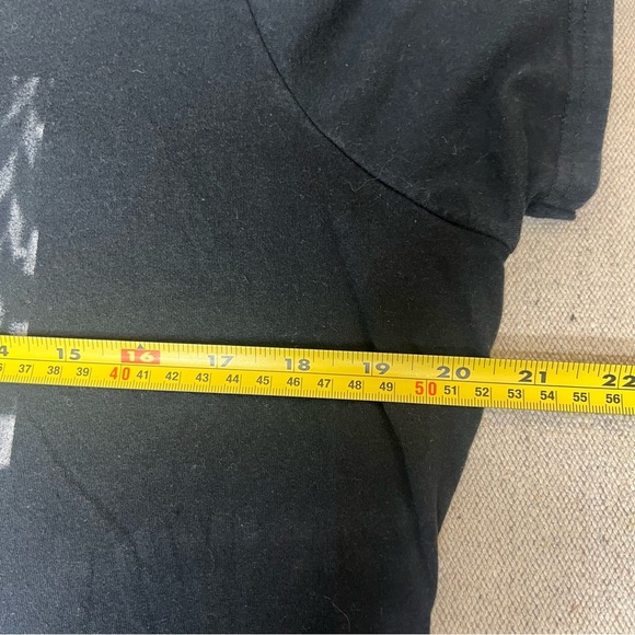 Aaliyah Red Lip Graphic Tee - Picture 4 of 5